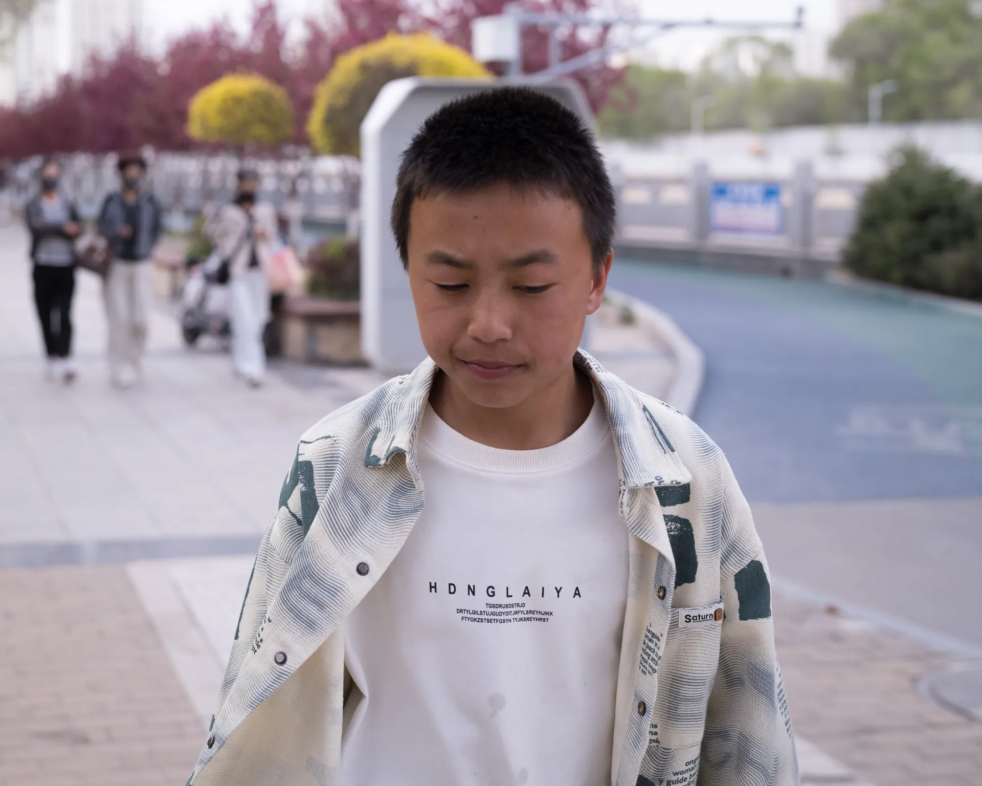 有烦恼的少年。